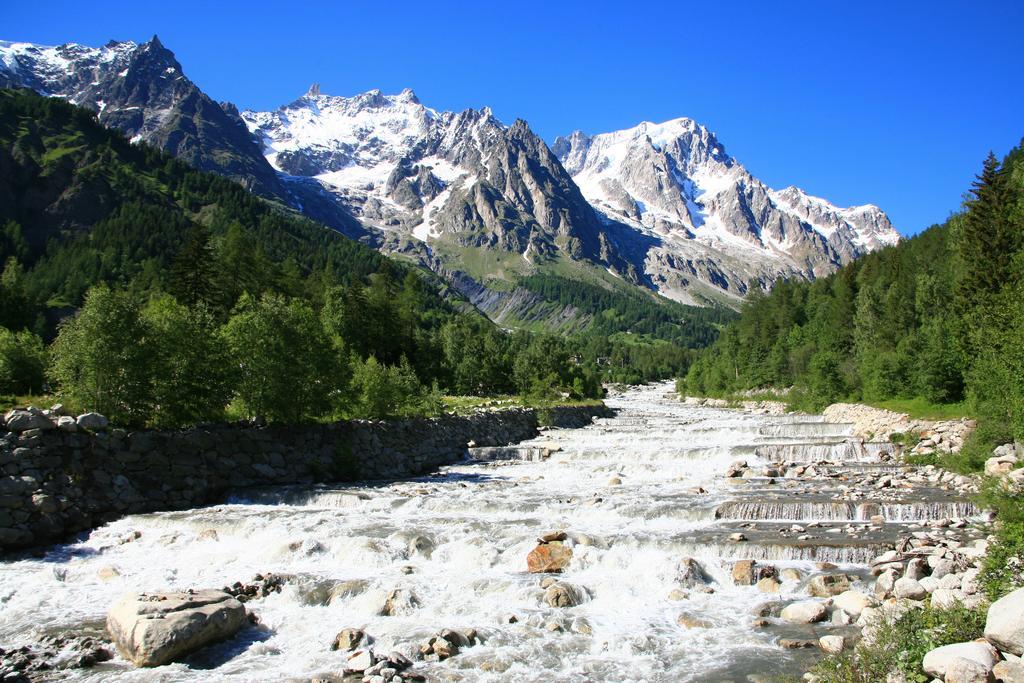 Hotel Les Jumeaux Courmayeur Exterior foto